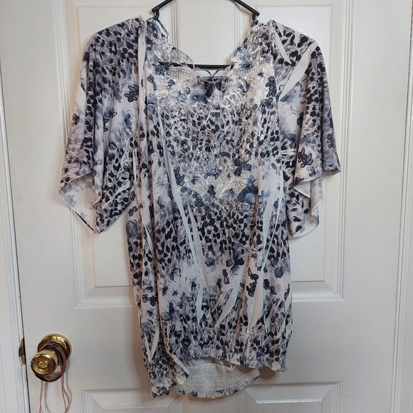 Simply Irresistible Black White Butterfly Pattern Top Flowy Lace Back Size PL - Picture 2 of 13